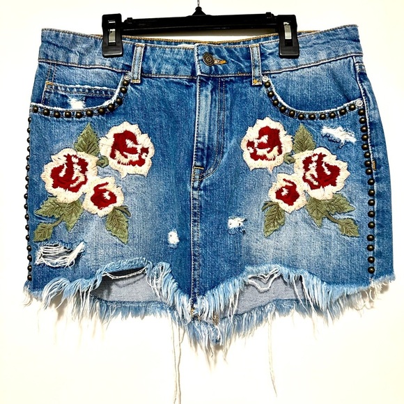 Free People Dresses & Skirts - Free People embroidered blue jean skirt. Size 28